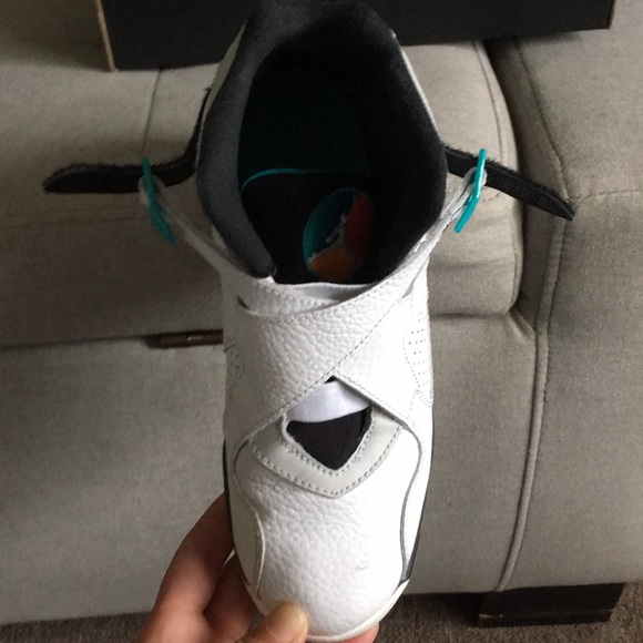 Youth Jordan 8 retros - Picture 4 of 8